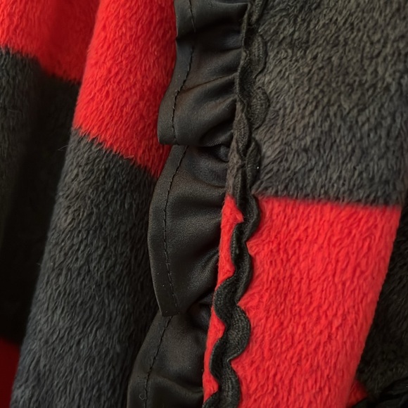 Minnie Mouse Fuzzy Robe - Picture 8 of 9